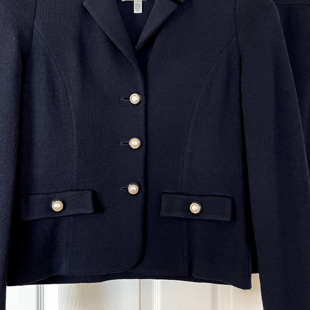 St John Collection 2 piece knit suit- navy in Size 2